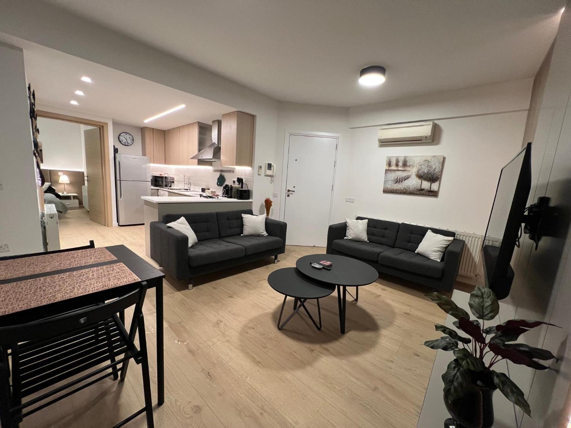 Daniela'S Modern Apartment Strovolos Екстериор снимка